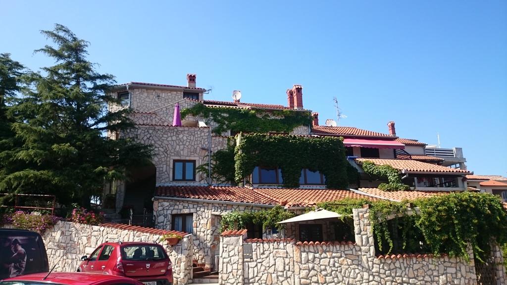 Collins Apartments Pula Exterior foto